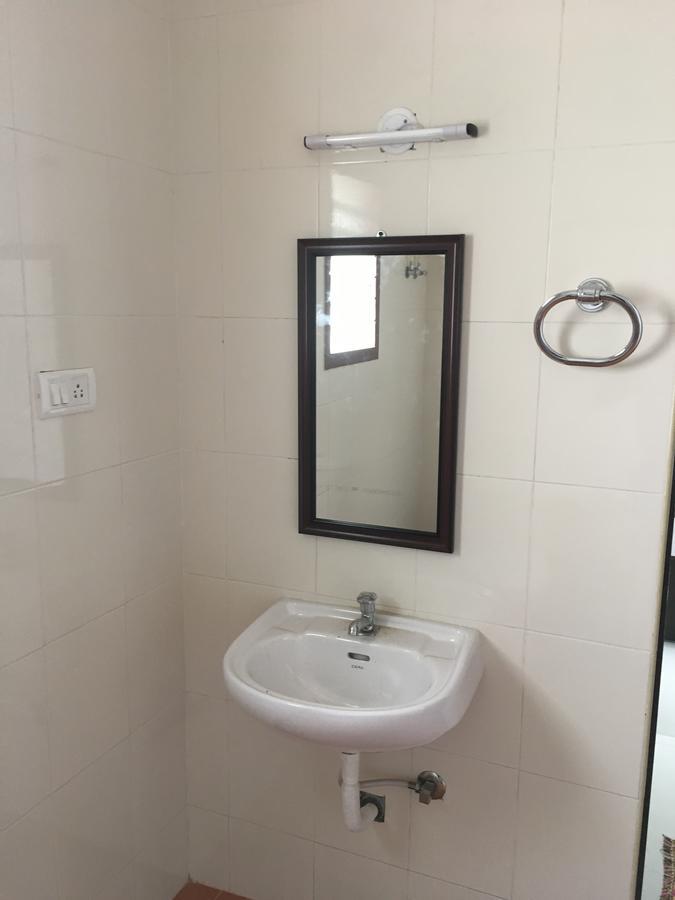 Sun Shine Hotel Chennai Bagian luar foto
