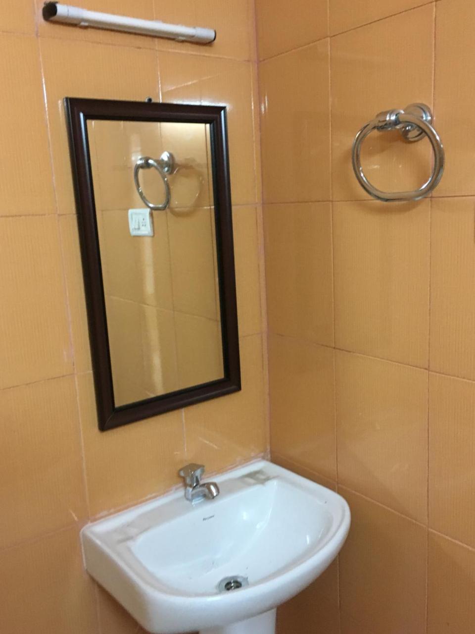 Sun Shine Hotel Chennai Bagian luar foto